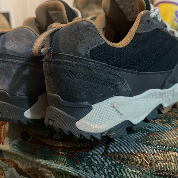 Women’s Columbia shoes size 9 - Picture 3 of 6